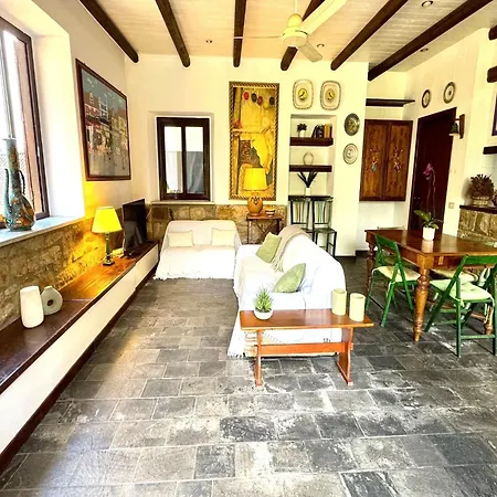 In Cefalu With Pool And Forest Retreat *